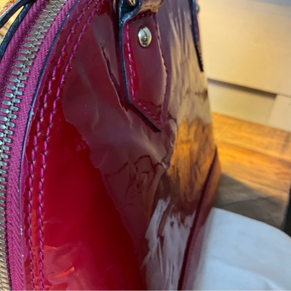 Louis Vuitton BB Alma, Red Vernis, 2 Way, Guitar Shoulder Strap, Lock & Key, EUC - Picture 9 of 11
